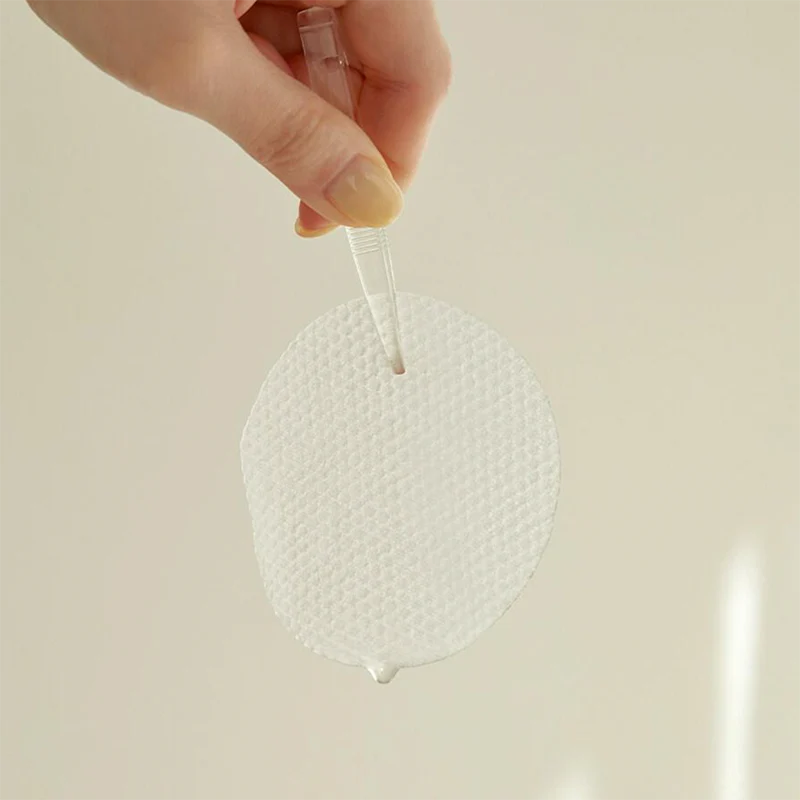 Green Tangerine Vita C Dark Spot Care Pad - Image 2