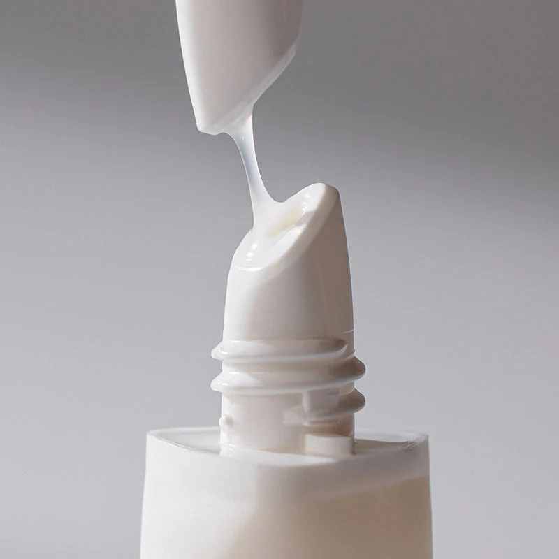 V10 Hyal Lip Protector SPF15 - Image 4